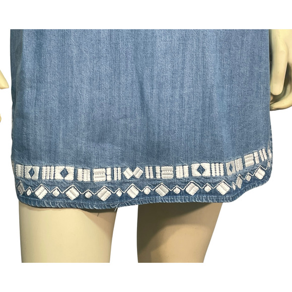 3/$20 Chelsea Violet Sz XS Shift Dress Lace Up Neckline Embroidered Chambray - Picture 8 of 11